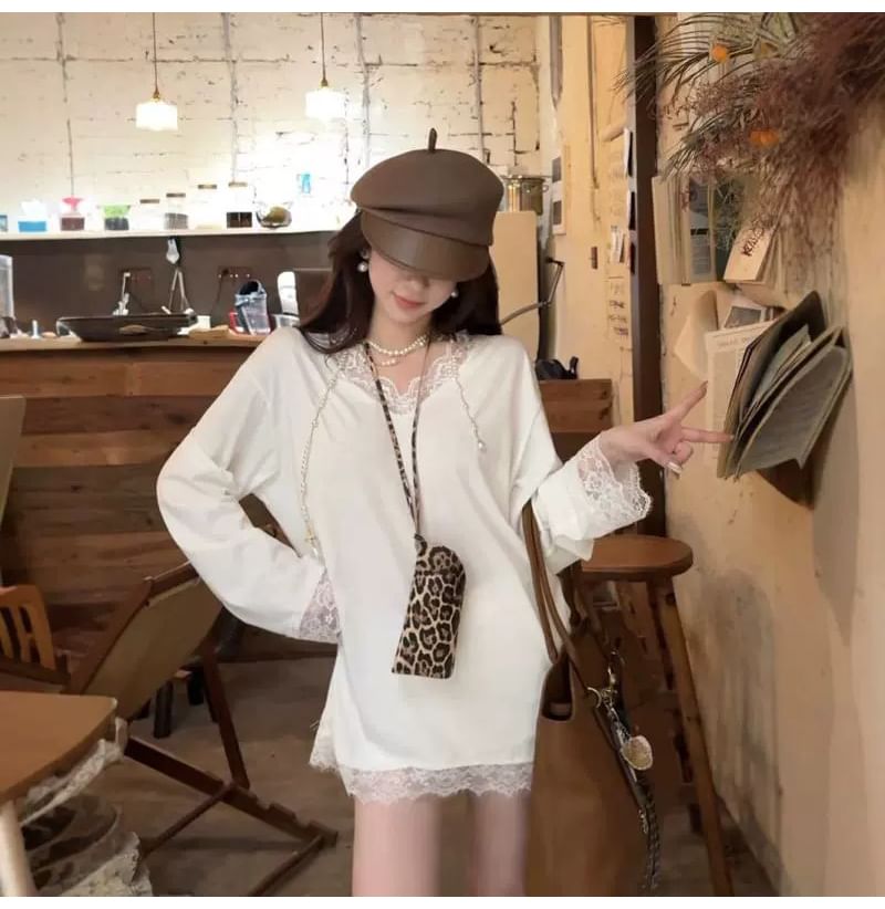Lace-Trimmed V-Neck Long Sleeve Tee