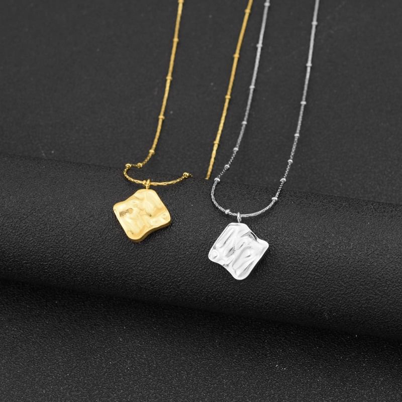 Asymmetrical Metallic Necklace