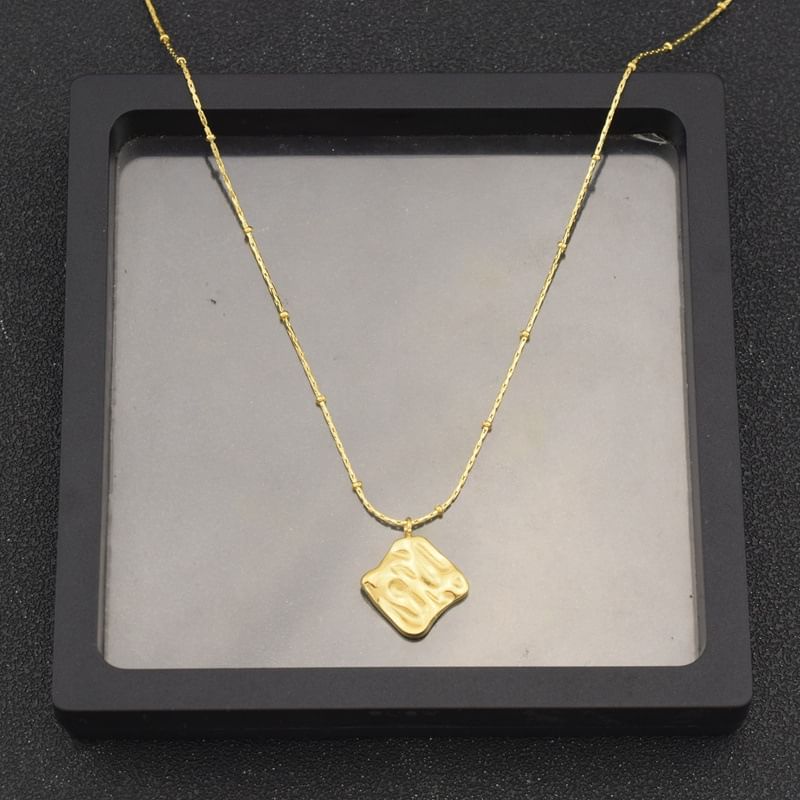 Asymmetrical Metallic Necklace