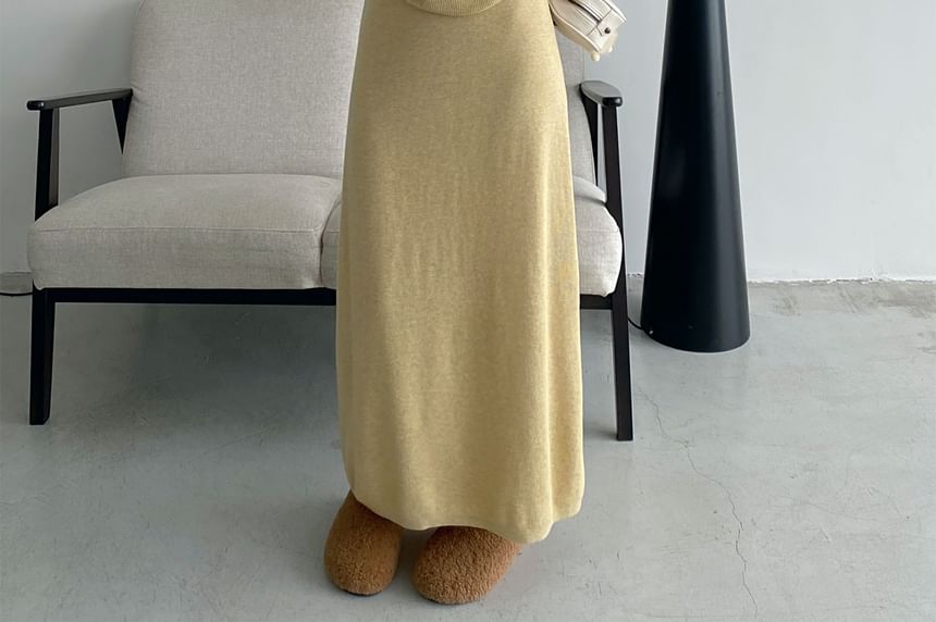 Long-Sleeve V-Neck Sweater with Maxi Pencil Skirt