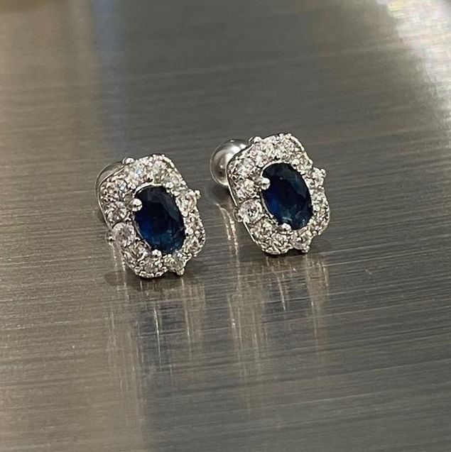 Rhinestone Alloy Stud Earring