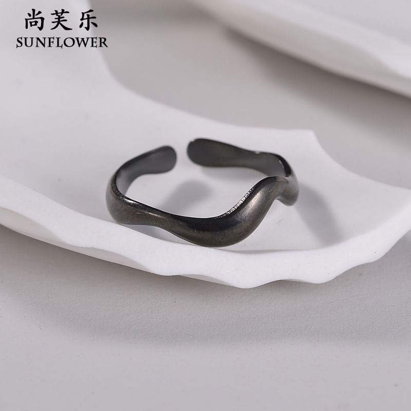Wavy Irregular Open Rings
