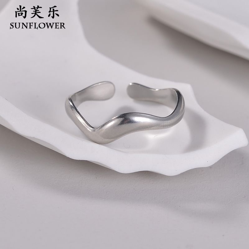 Wavy Irregular Open Rings