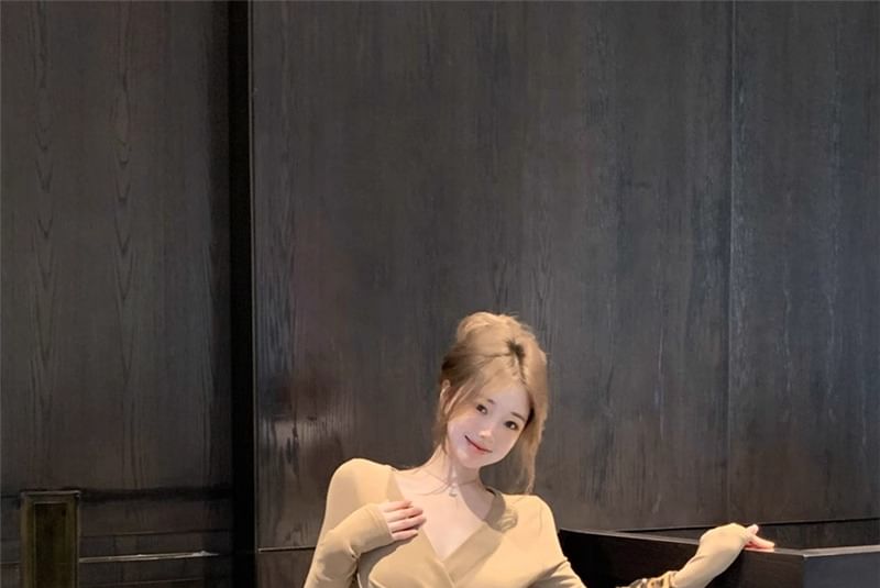 V Neck Long-Sleeved Maxi Dress