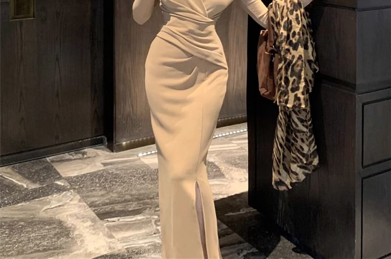 V Neck Long-Sleeved Maxi Dress
