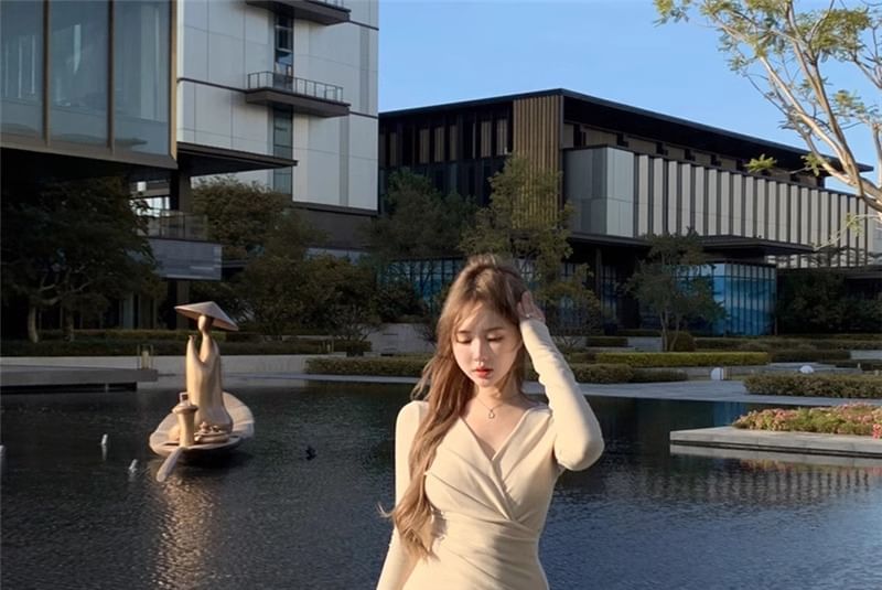 V Neck Long-Sleeved Maxi Dress