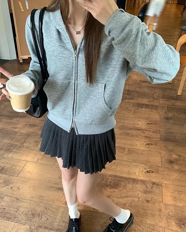 Pleated Mini Skirt in Solid Color High Rise
