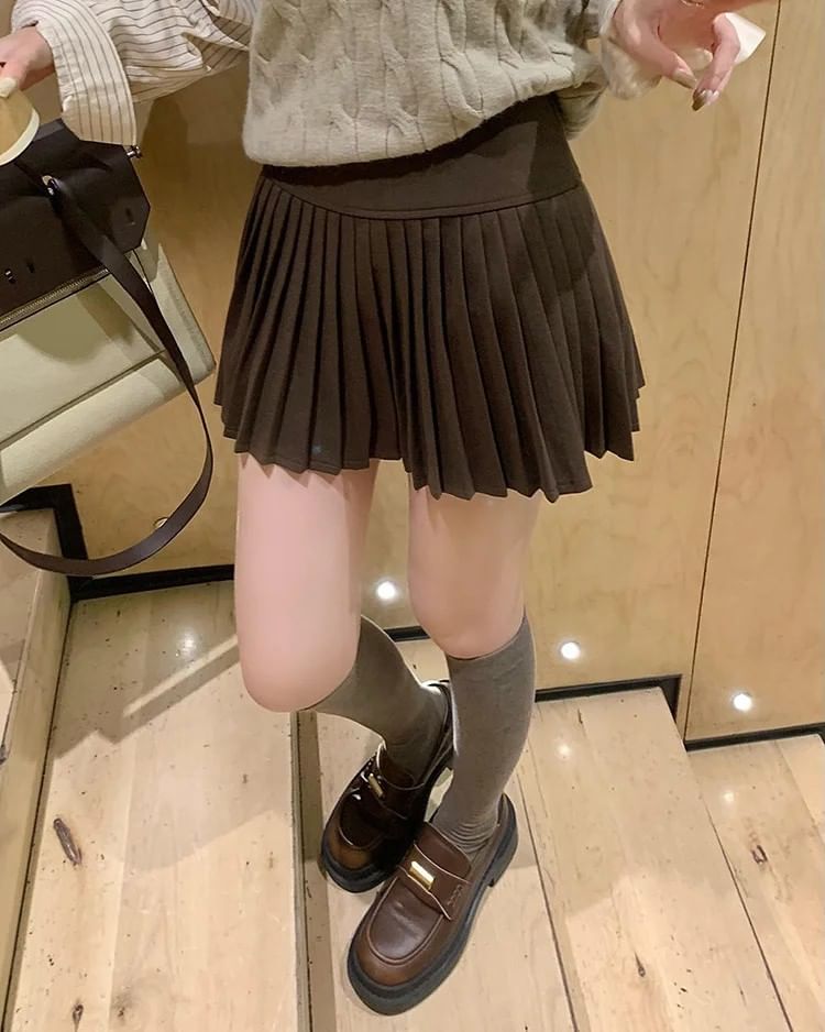 Pleated Mini Skirt in Solid Color High Rise