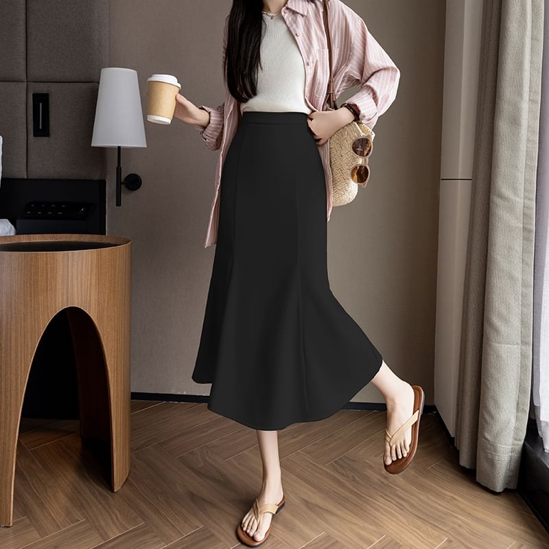 Elevated Waist Smooth Mermaid Midi Skirt