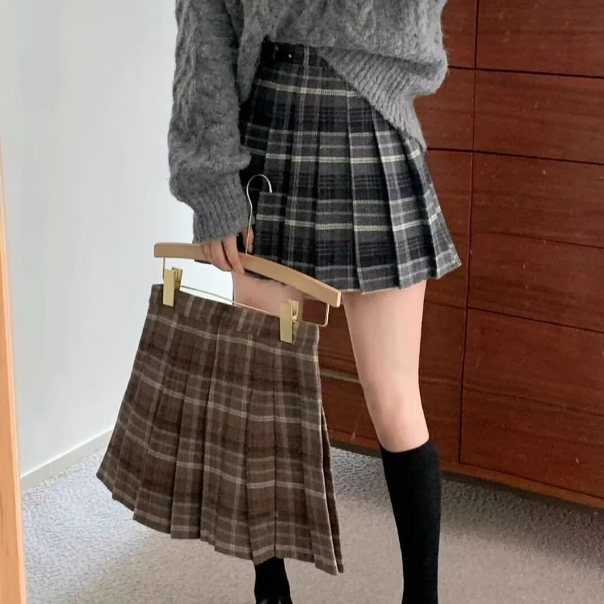 Plaid Pleated Mini Skirt with High Rise Waist