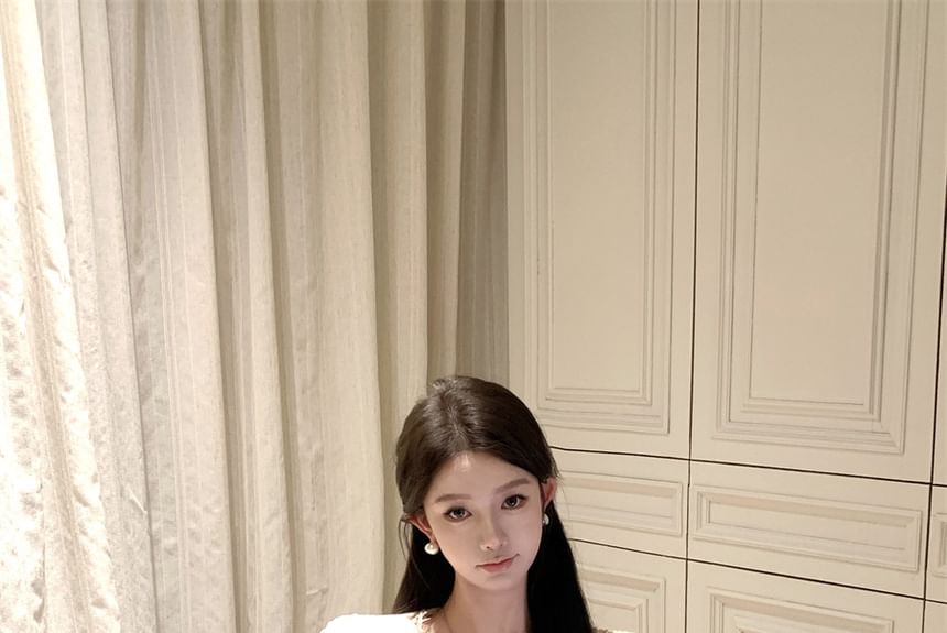 V-Neck Long-Sleeve Twisted Lace-Panel Slim Top