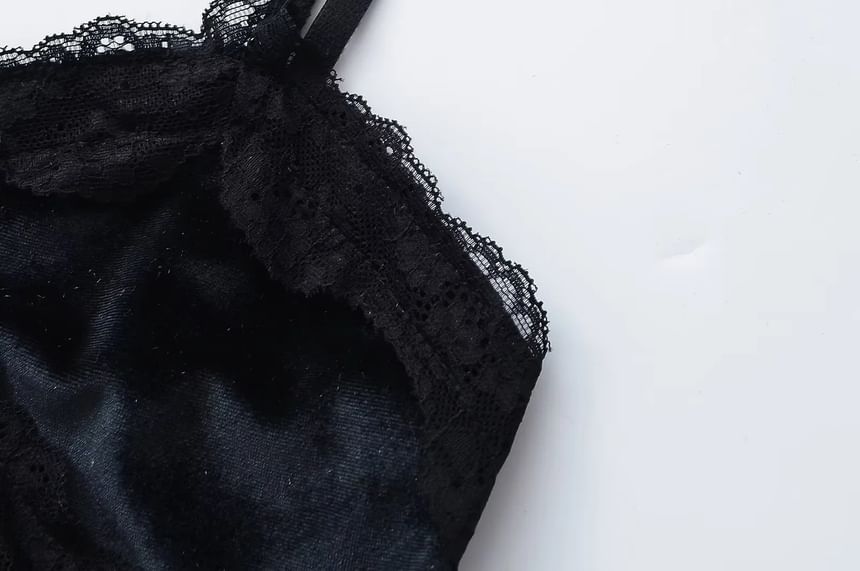 Velvet V-Neck Lace-Trimmed Slim Fit Camisole