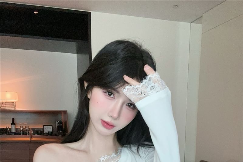 V-Neck Lace Trim Long-Sleeved Top