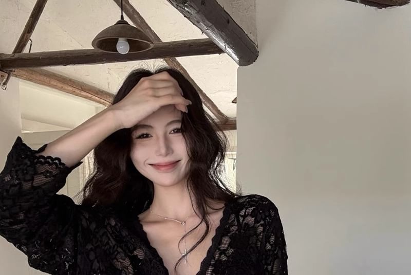 V-Neck Lace Long-Sleeved Top