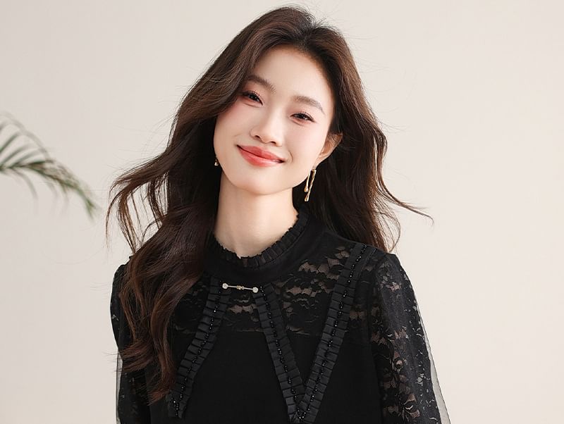 Long-Sleeved Lace Panel Frill Pullover