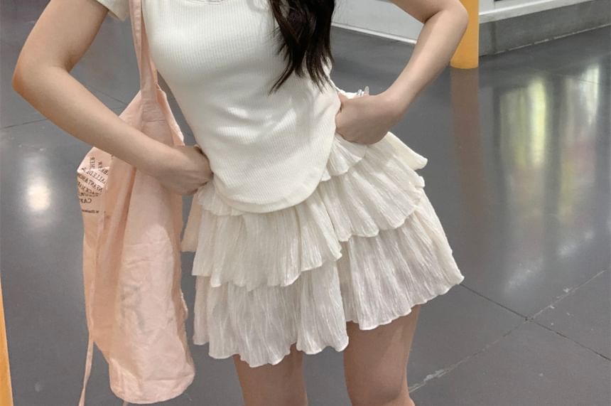 Short-Sleeved V-Neck Lace Trim Crop Top