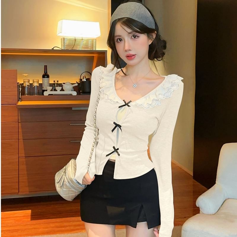 Mock Two-Piece Lace Trim V-Neck Long-Sleeved Top