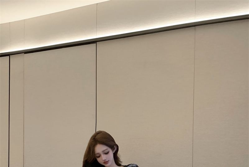 Sleeveless Lace V-Neck Top & Pencil Skirt