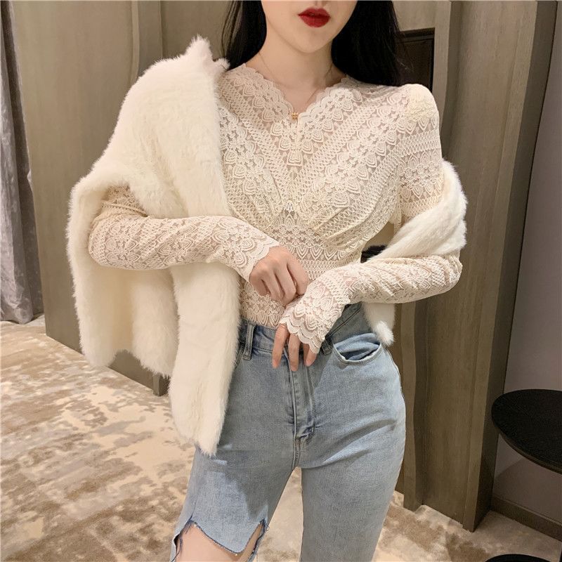 V-Neck Eyelet Lace Slim Fit Long-Sleeved Top