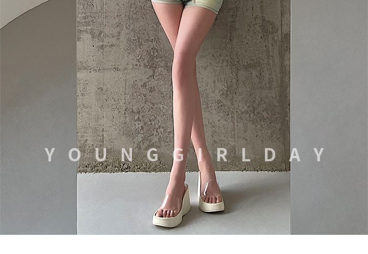 Mid Rise Washed Denim Hot Pants