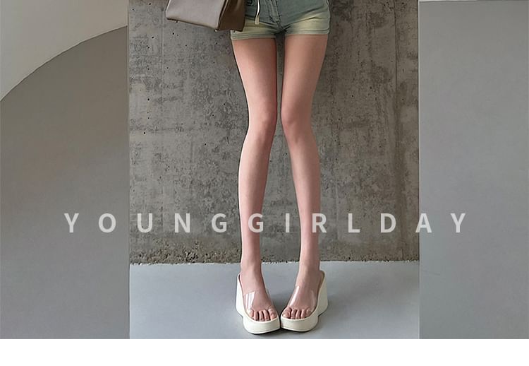 Mid Rise Washed Denim Hot Pants