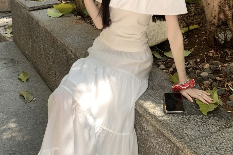 Off-Shoulder Fitted Crop Top Paired with Elasticized Tiered Maxi A-Line Skirt