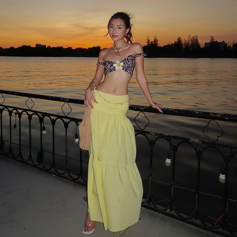 Leopard Print Ruched Tube Top Combined with High-Waisted Plain A-Line Maxi Skirt