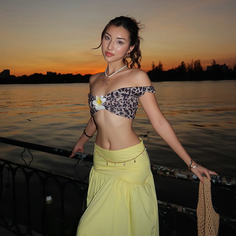 Leopard Print Ruched Tube Top Combined with High-Waisted Plain A-Line Maxi Skirt