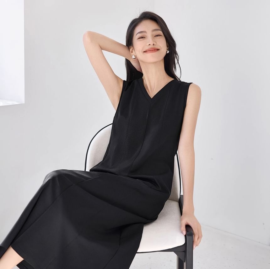 Sheath Maxi Dress - V-Neck Sleeveless Plain