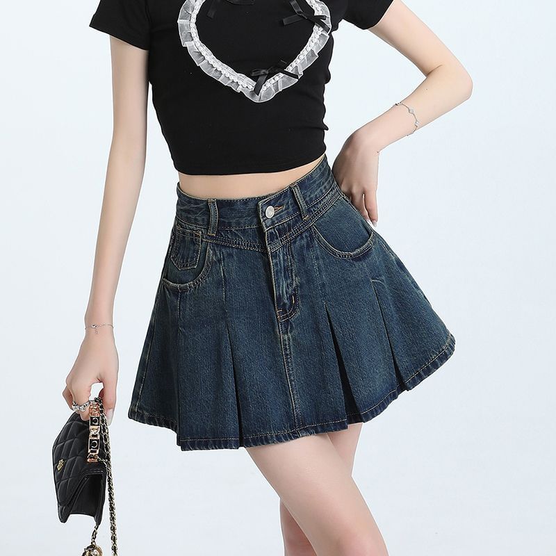 Pleated Denim High-Waist A-Line Mini Skirt with Stylish Cut