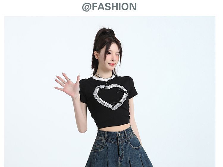 Pleated Denim High-Waist A-Line Mini Skirt with Stylish Cut