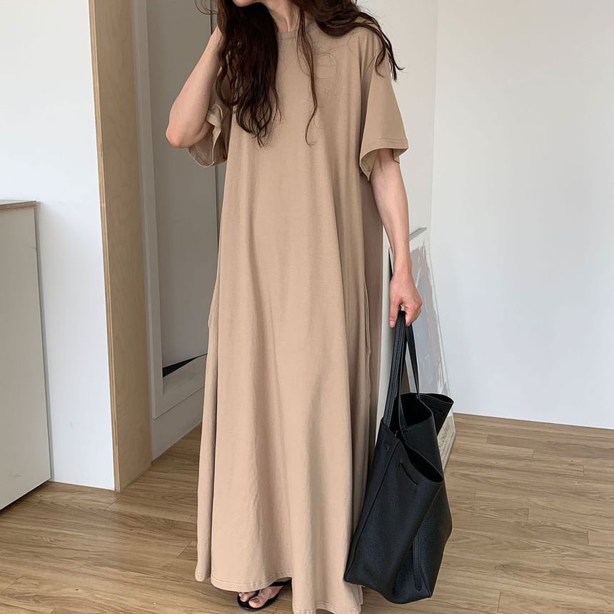 T-Shirt A-Line Maxi Dress - Elbow Sleeve Crewneck