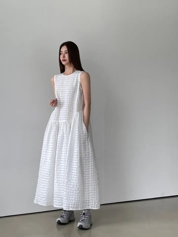 Puff Sleeve A-Line Maxi Dress - Crewneck Sleeveless
