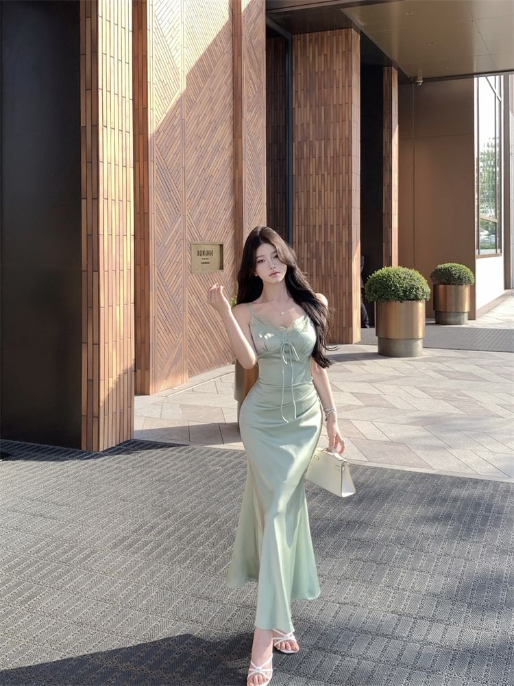 Spaghetti Strap V-Neck Plain Lace Panel Satin Maxi Mermaid Dress