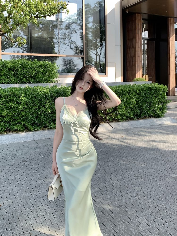 Spaghetti Strap V-Neck Plain Lace Panel Satin Maxi Mermaid Dress