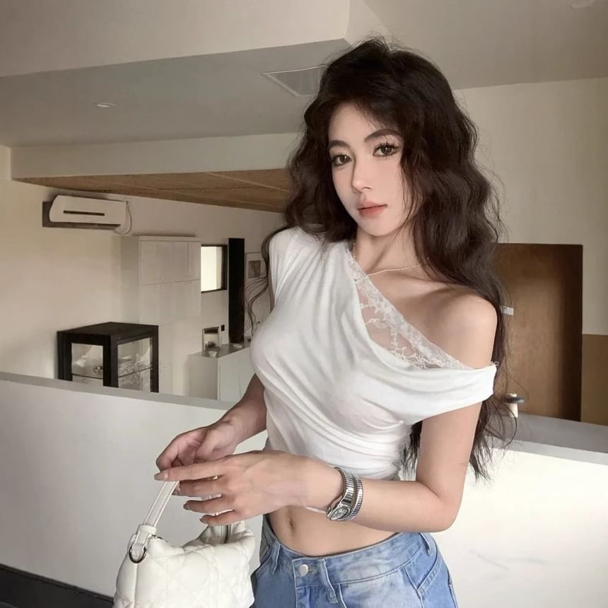 One-Shoulder Cropped Lace Trim Tee