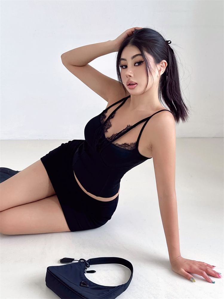 V-Neck Lace Trim Spaghetti Strap Crop Cami