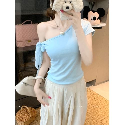Off-Shoulder Asymmetrical Lace Panel Slim Crop