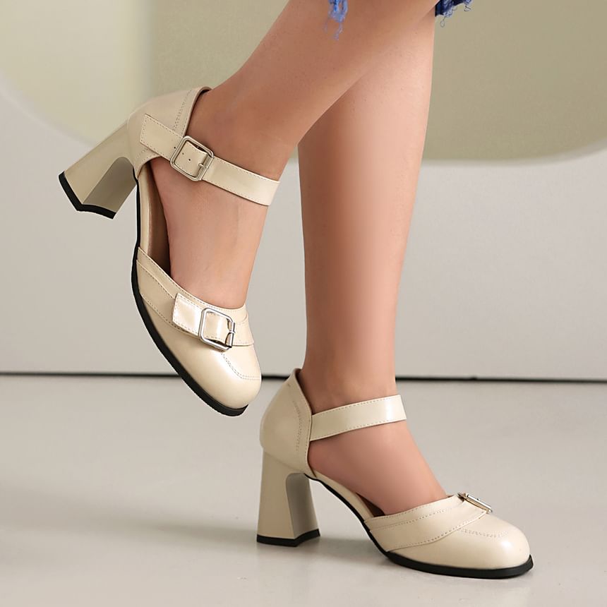 Chunky Heel Buckled Sandals