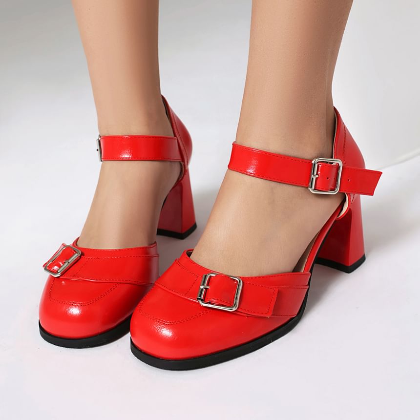 Chunky Heel Buckled Sandals