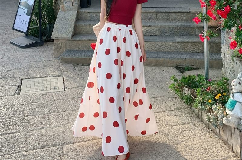 V-Neck Tee & Dotted Maxi Skirt Set - High Rise