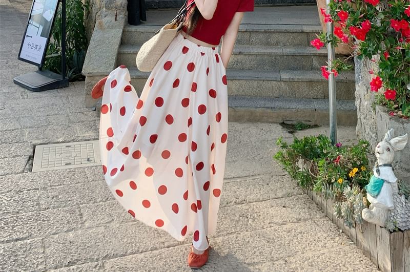 V-Neck Tee & Dotted Maxi Skirt Set - High Rise