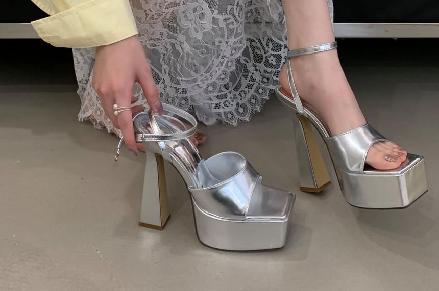 Block Heel Square Toe Sandals