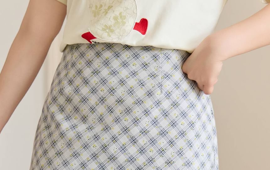 Classic Plaid Mini Skirt with High-Rise Waistband