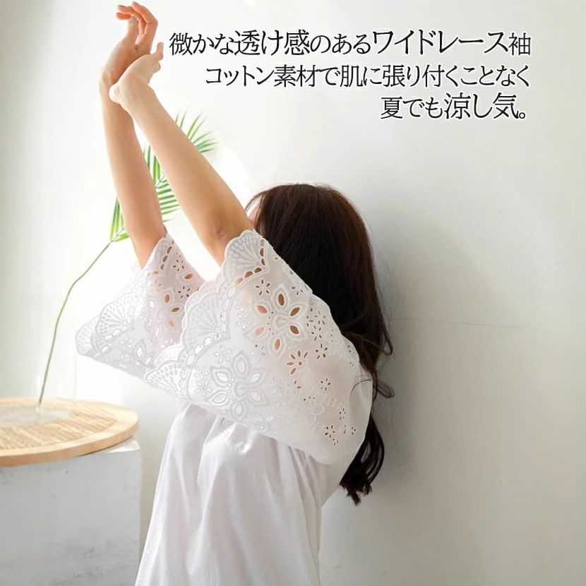 Perforated Plain 3/4-Sleeved Crewneck Blouse