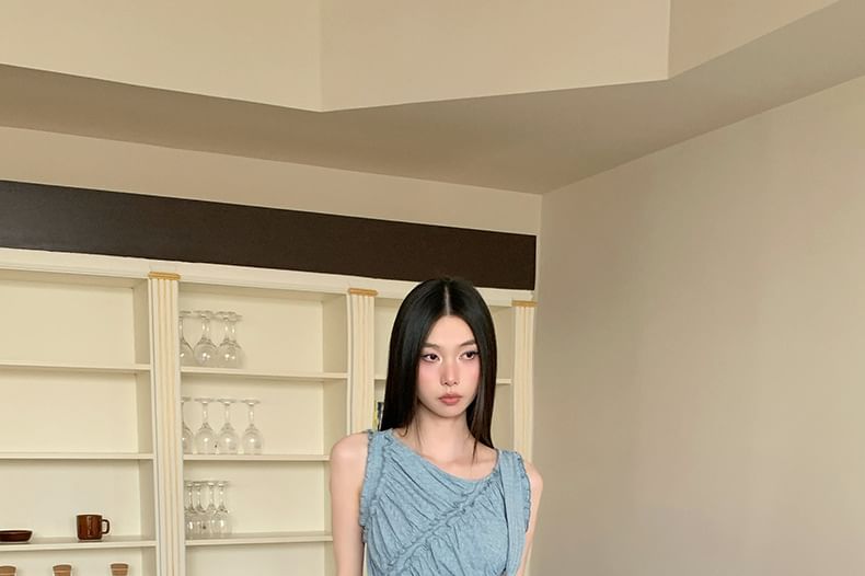 Scoop-Neck Plain Ruffle-Trimmed Sleeveless Top