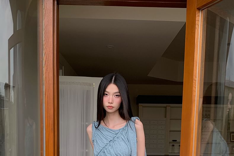 Scoop-Neck Plain Ruffle-Trimmed Sleeveless Top