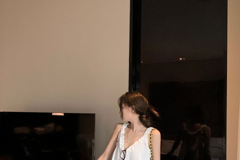 Flowy V-Neck Frill-Trimmed Plain Tank