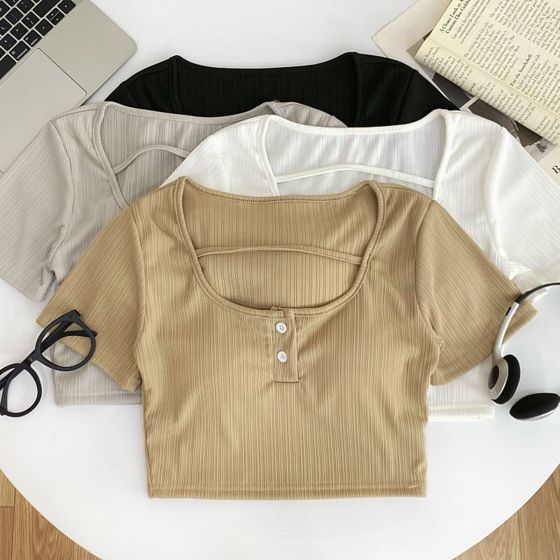 Scoop-Neck Plain Padded Cropped Short-Sleeved Tee