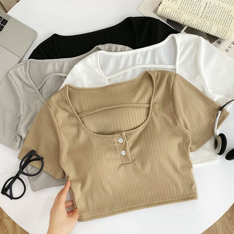 Scoop-Neck Plain Padded Cropped Short-Sleeved Tee
